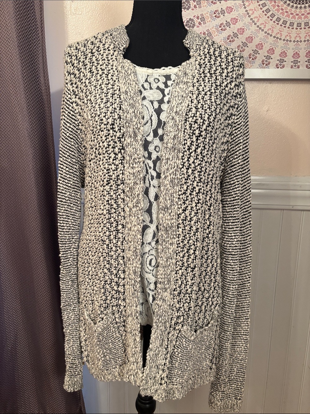 Skies Are Blue Black & Cream Open-Front Knit Cardigan